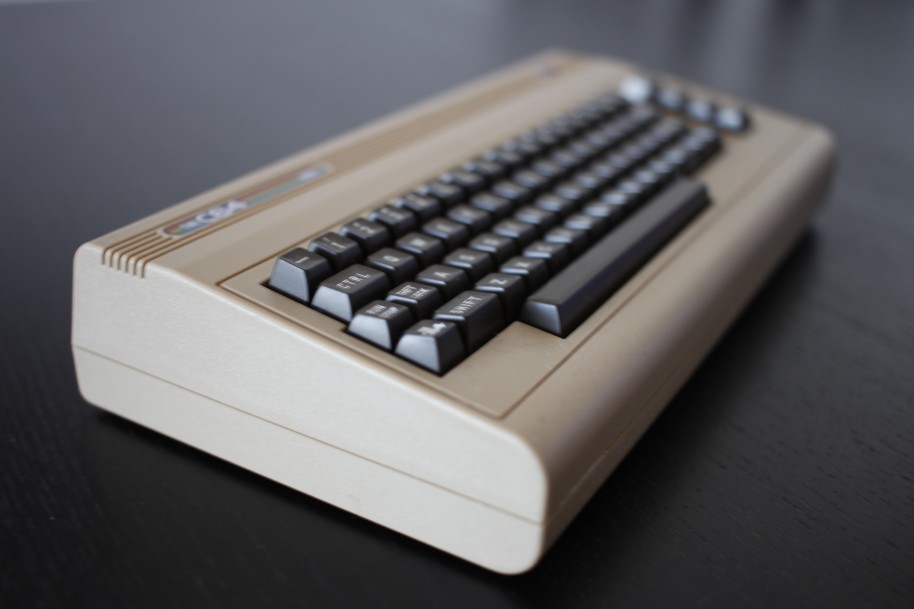 The C64 Mini: C64 Mini, el regreso del ordenador más vendido de la historia