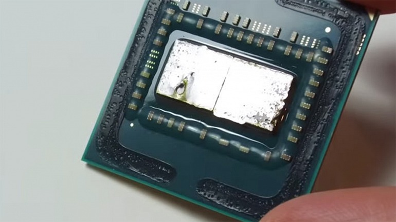 Prácticamente todos los procesadores que actualmente tiene AMD en el mercado tienen el IHS soldado. Prácticamente todos los procesadores que actualmente tiene AMD en el mercado tienen el IHS soldado.