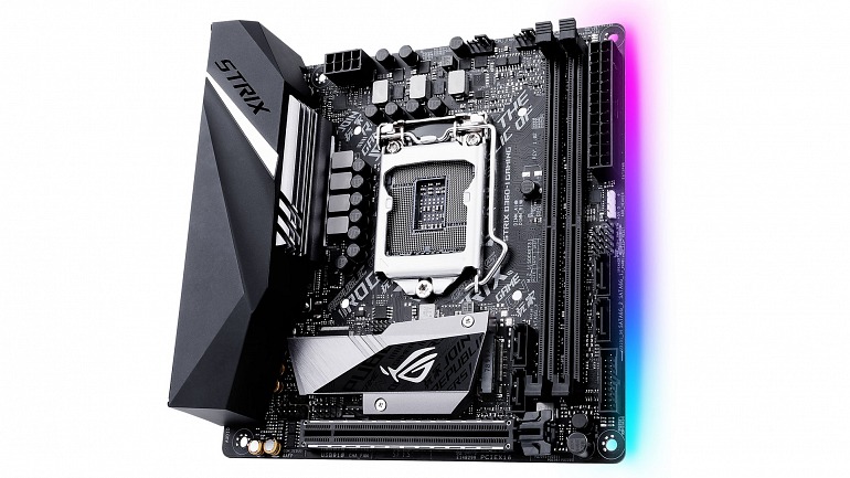 Las placas ITX sólo cuentan con una conexión PCIe y espacio para dos módulos de RAM, pero a cambio sólo tienen un cuarto de la superficie de una placa ATX convencional. Las placas ITX sólo cuentan con una conexión PCIe y espacio para dos módulos de RAM, pero a cambio sólo tienen un cuarto de la superficie de una placa ATX convencional.