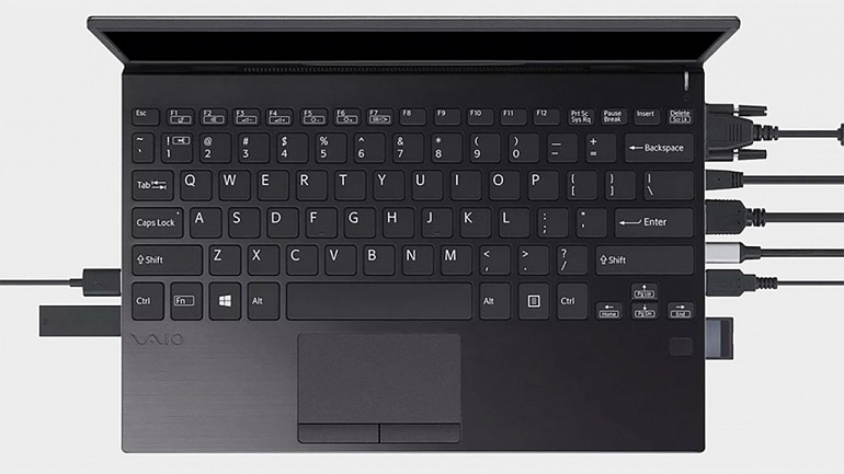 Este Vaio es compacto, pero tiene sitio para toda clase de puertos