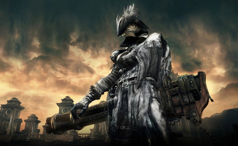 No tardas mucho en darte cuenta que Bloodborne es uno de los mejores homenajes que se han hecho a Lovecraft en el mundo del videojuego. La imaginería de sus escenarios con todas esas esculturas representando los horrores cósmicos del escritor de Providence son la referencia más obvias, pero FromSoftware va más allá con otros detalles que son una auténtica genialidad, como usar la lucidez como una de las estadísticas del Cazador en un mundo asolado por la locura, un síndrome que tu mismo puedes sufrir con nefastas consecuencias. Hay también enemigos finales que directamente te proponen luchar en un mundo de ensoñaciones, haciéndote sentir pequeño ante los horrores que escapan a la imaginación del hombre. Y lo mejor es que la estética de estas criaturas, los sonidos que emiten o incluso la música que suena durante sus combates sirven para contar la más oscura de las historias.