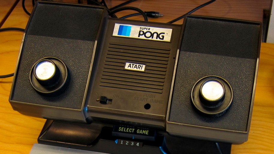 Bushnell siempre negó que Pong fuese un plagio de Ping Pong de Magnavox Odyssey. Fueron a juicio y la defensa de Baer presentó una prueba irrefutable: la firma de Bushnell en un libro de visitas durante una presentación de Odyssey años antes de la llegada de Pong. El problema legal se solucionó con el pago de 400.000 dólares y otras ventajas fiscales, cifra y solución ridícula para el éxito que cosecharía Pong en todo el planeta.