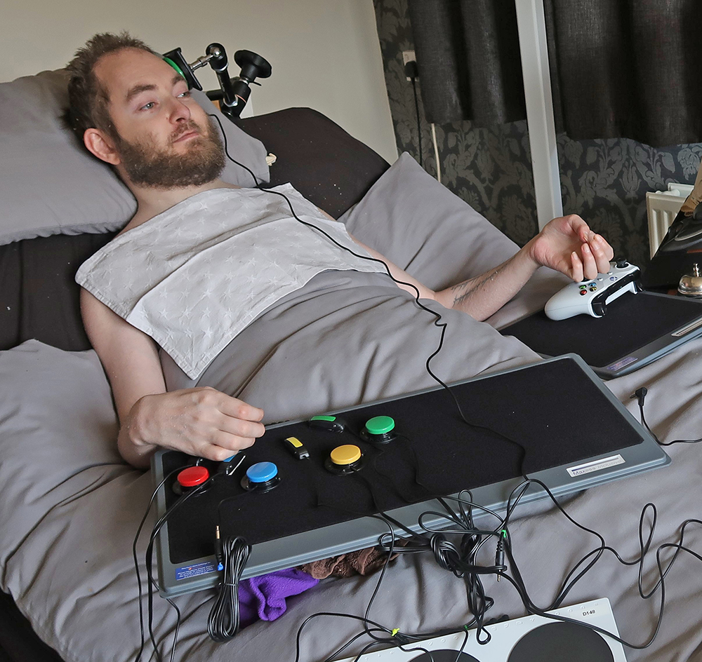 Diez años después de su lesión de columna vuelve a los videojuegos gracias a Xbox